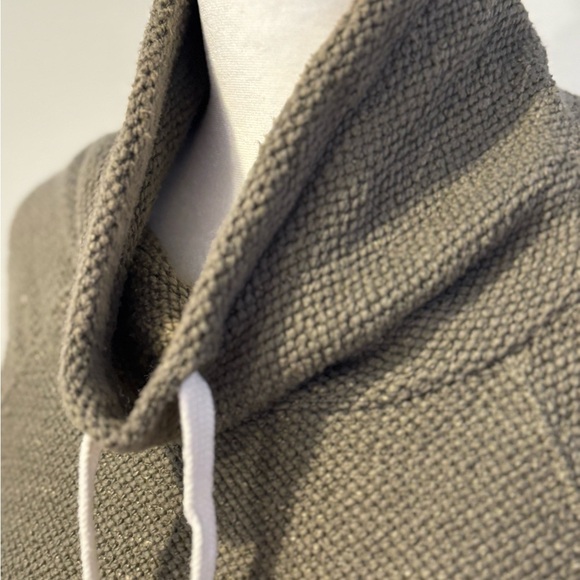 Aerie OFFLINE Women's Army Green Hoodie - Picture 3 of 8